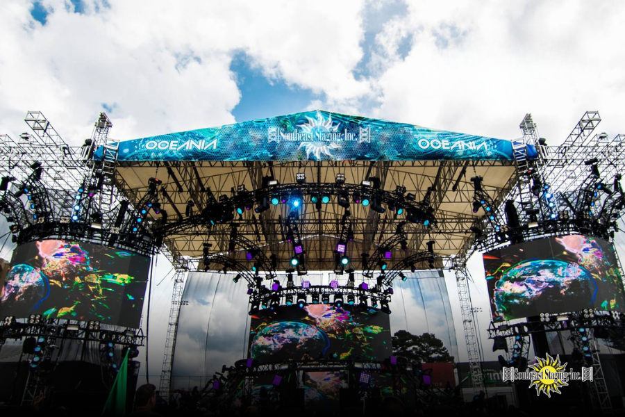 Read more about the article Built for the Show: Staging That Stands Up to Any Crowd